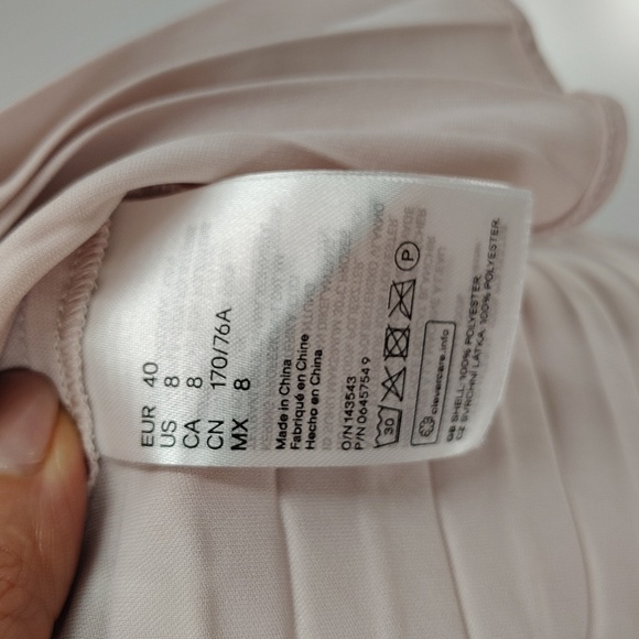 H&M Beige Accordion Skirt Size 8 Flowy Faux Tie Front Elastic Stretch  Waist - Picture 6 of 8